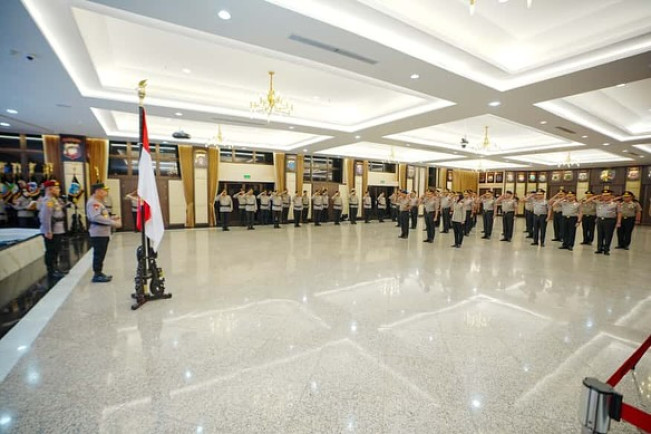 Kapolri Jenderal Listyo Sigit Prabowo memimpin upacara kenaikan pangkat 27 Pati Polri di Rupattama Mabes Polri, Jakarta, Senin (6/10/2025). [Instagram]